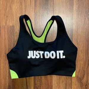 Nike sports bra size medium